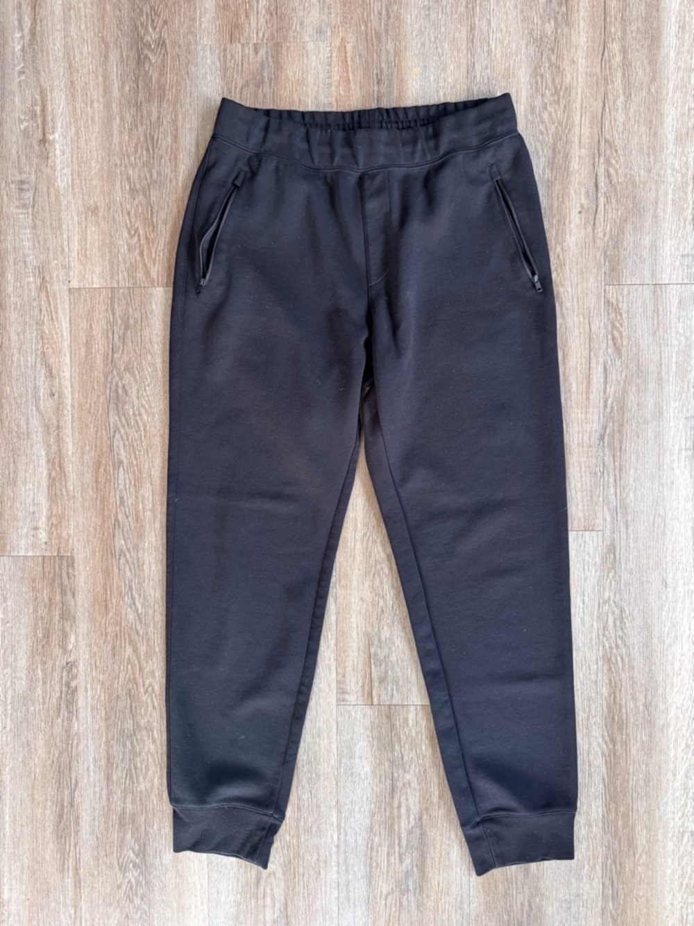 Uniqlo Men’s Black Joggers w/ Zippered Pockets - size Large
